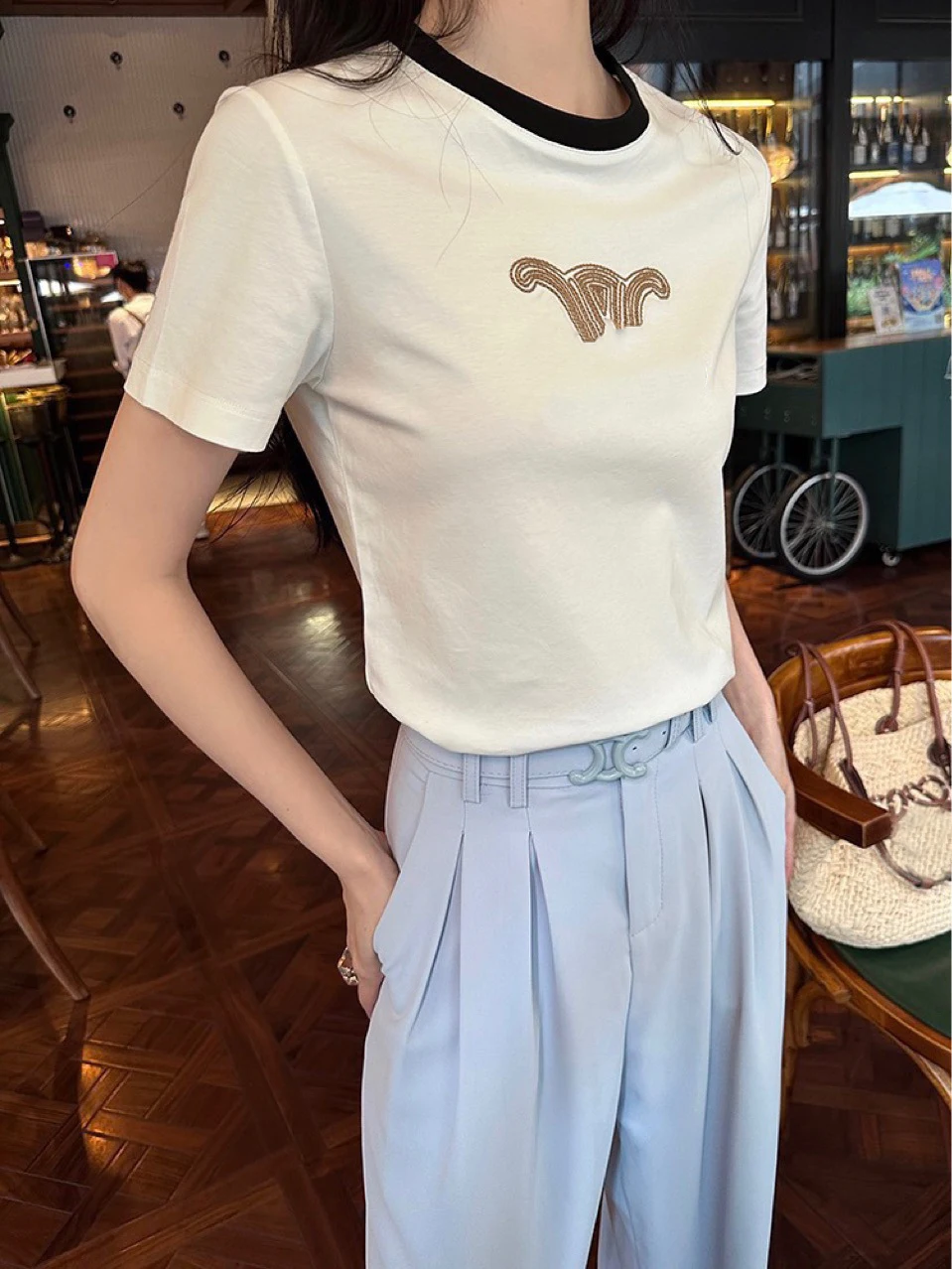 

New Fashion Design With Contrasting Color Embroidered Sleeved Round Neck T-shirt For Women's Versatile Age Reducing T-shirt