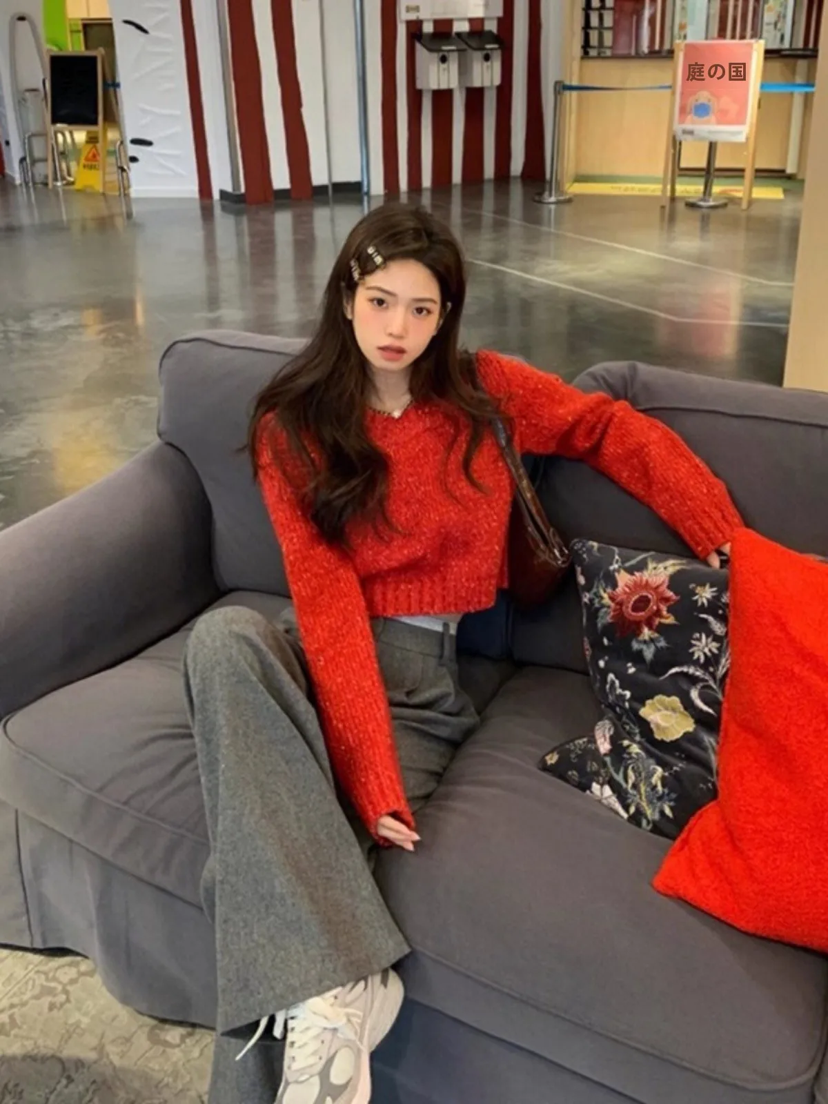 Короткий топ вишнево-красного цвета нежный свободный свитер пуловер с