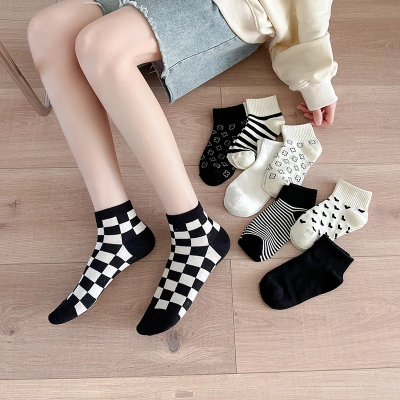 

Новинка носки женские весенние и осенние носки из чистого хлопка дышащие поглощающие пот носки в черно-белую полоску в клетку