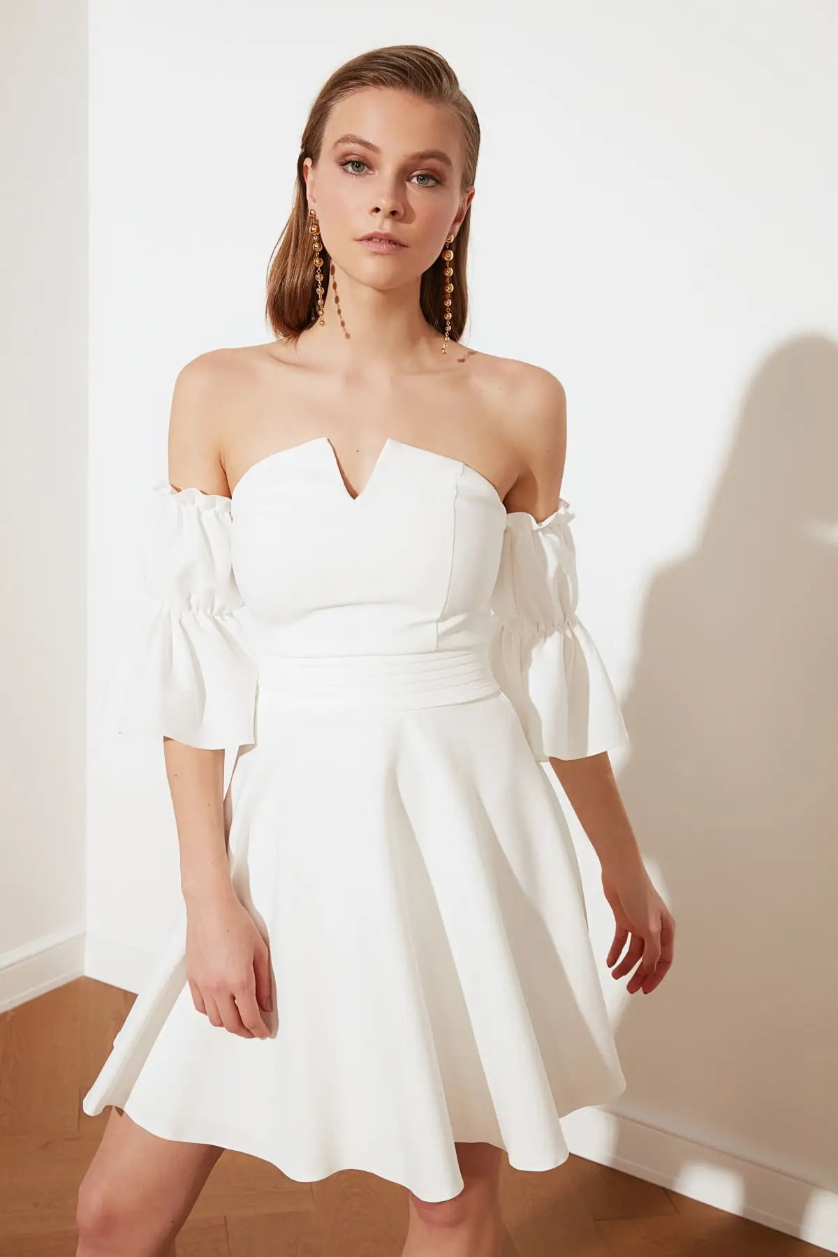 

Необработанное белое платье в рубчик TPRSS20EL2647, мини-платье из полиэстера, однотонное фигуристки без бретелек