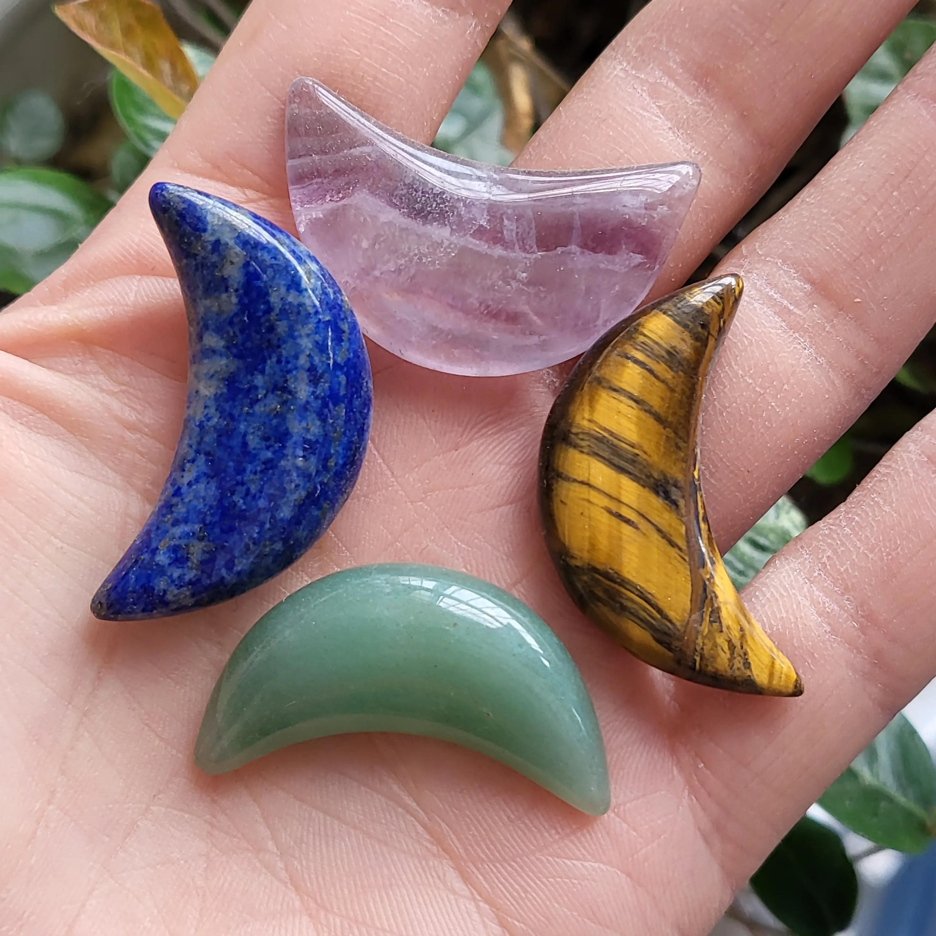 

Natural Crystal Mineral Polished Carved Mini Moon Craft Decoration