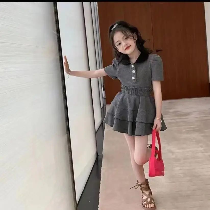 

Детские комплекты в стиле преппи, модель 2023 года, Корейская версия, модная рубашка из мягкого хлопка с отложным воротником, мини-юбка с корот...