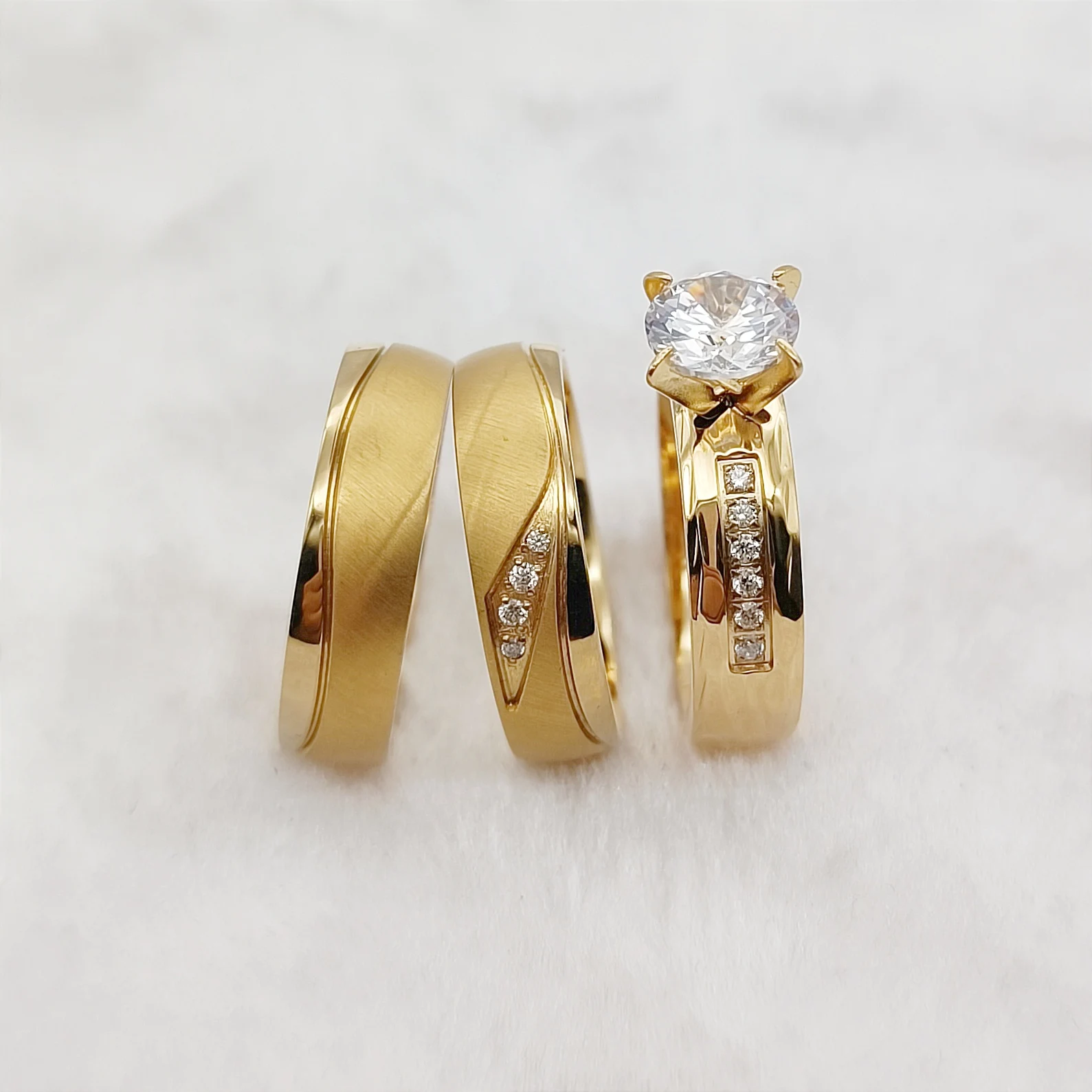 

Дизайнерские обручальные кольца в форме сердца для пар, Наборы для мужчин и женщин, титановое ювелирное изделие с покрытием из 18-каратного золота, обручальное кольцо с фианитами