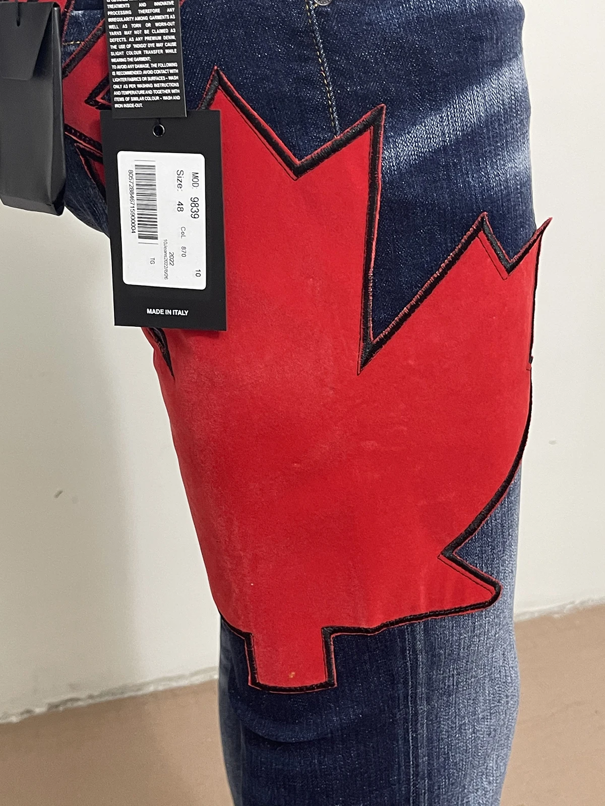 Spring/Summer 2023 new D2 jeans fashion men wash embroidered badge maple leaf fashion micro-bullet small straight tube dark