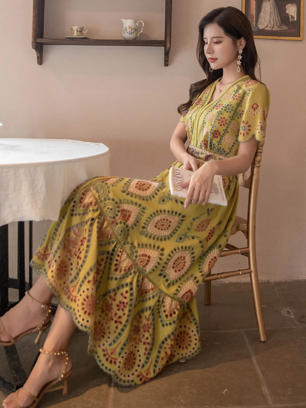 

Женское платье с цветочной вышивкой, платье во французском стиле с V-образным вырезом и коротким рукавом, повседневное пляжное платье в стиле бохо, лето 2023