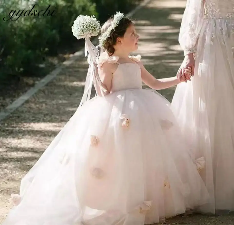 

Elegant Flower Girl Dresses For Wedding Puffy Lace 3D Flowers First Communion Gowns Spaghetti Straps Kids Pageant Ball Gown 2022