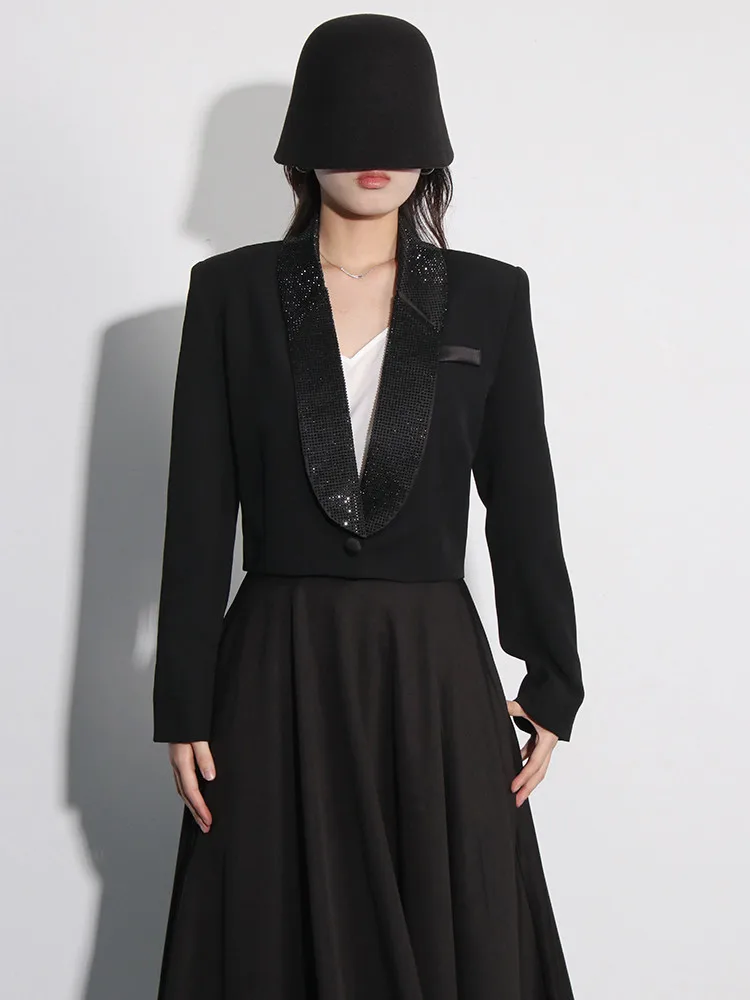 Женский блейзер с длинным рукавом и глубоким V-образным вырезом