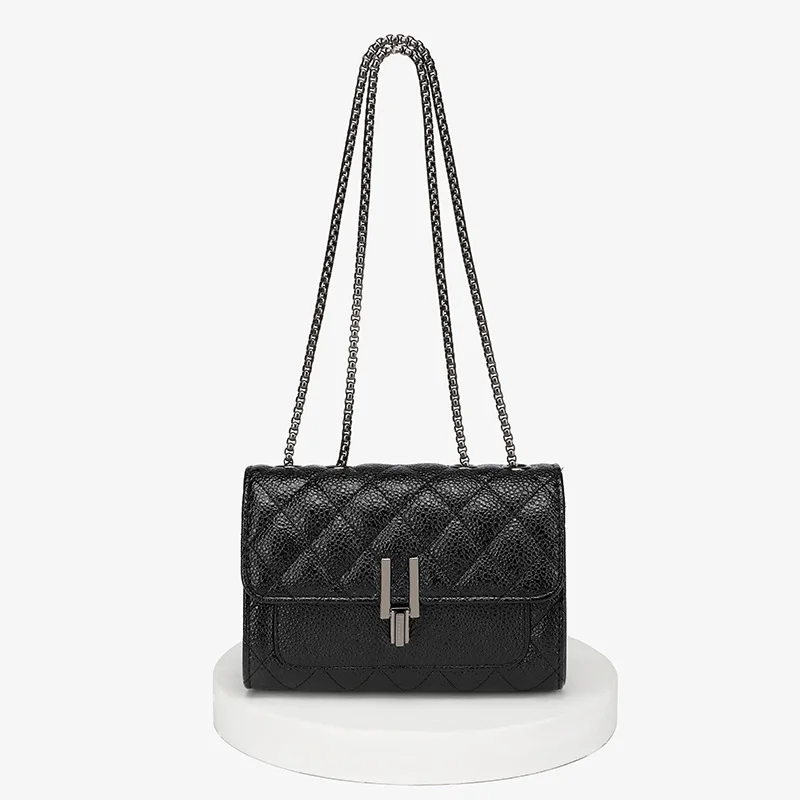 Рисунок 5 - Однотонная черная стеганая кожа