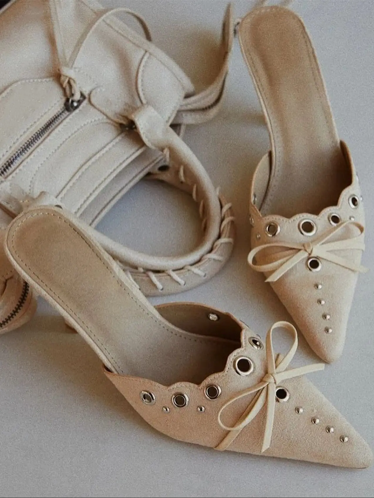 Замшевые туфли без задника на среднем каблуке заостренный носок классические