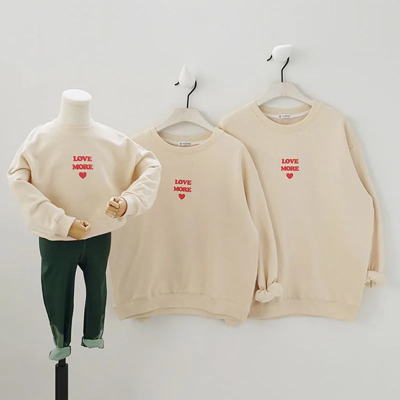 

Одинаковые комплекты для семьи, корейские толстовки с длинными рукавами для отца, матери, ребенка, мальчика, девочки, топы с надписью (Цена у...