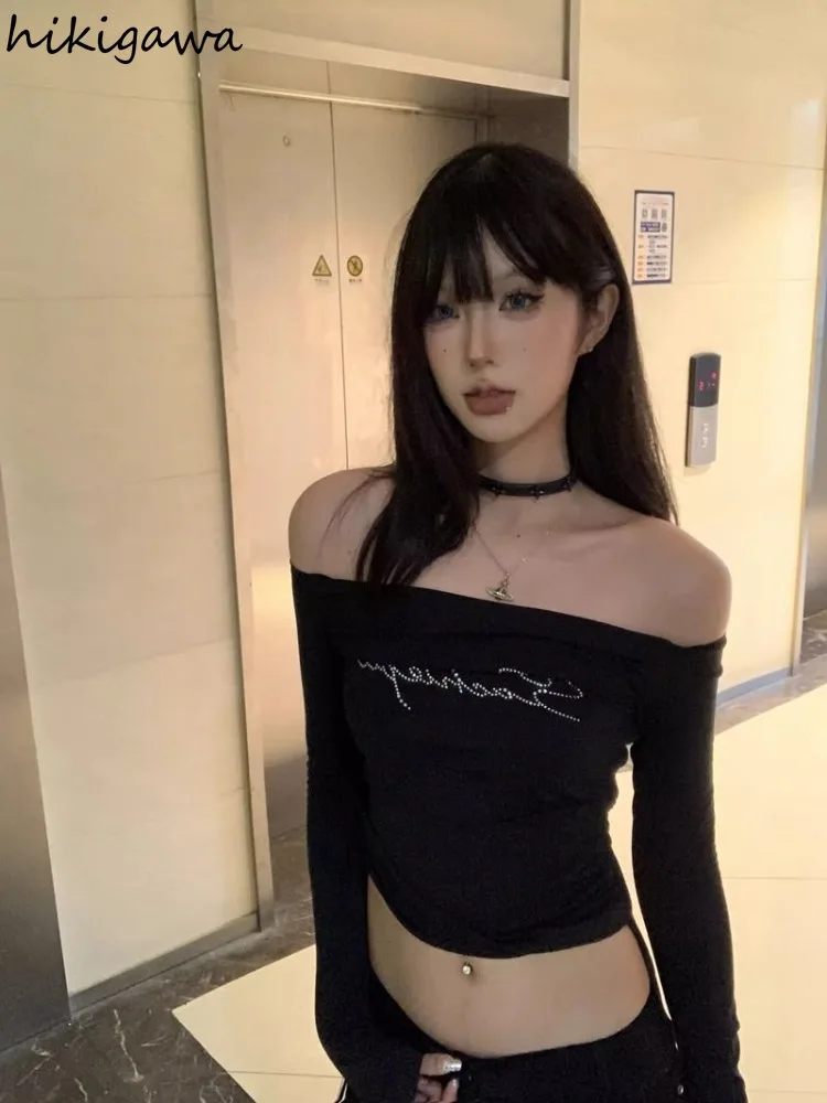 Женская футболка с вырезом лодочкой длинным рукавом и стразами