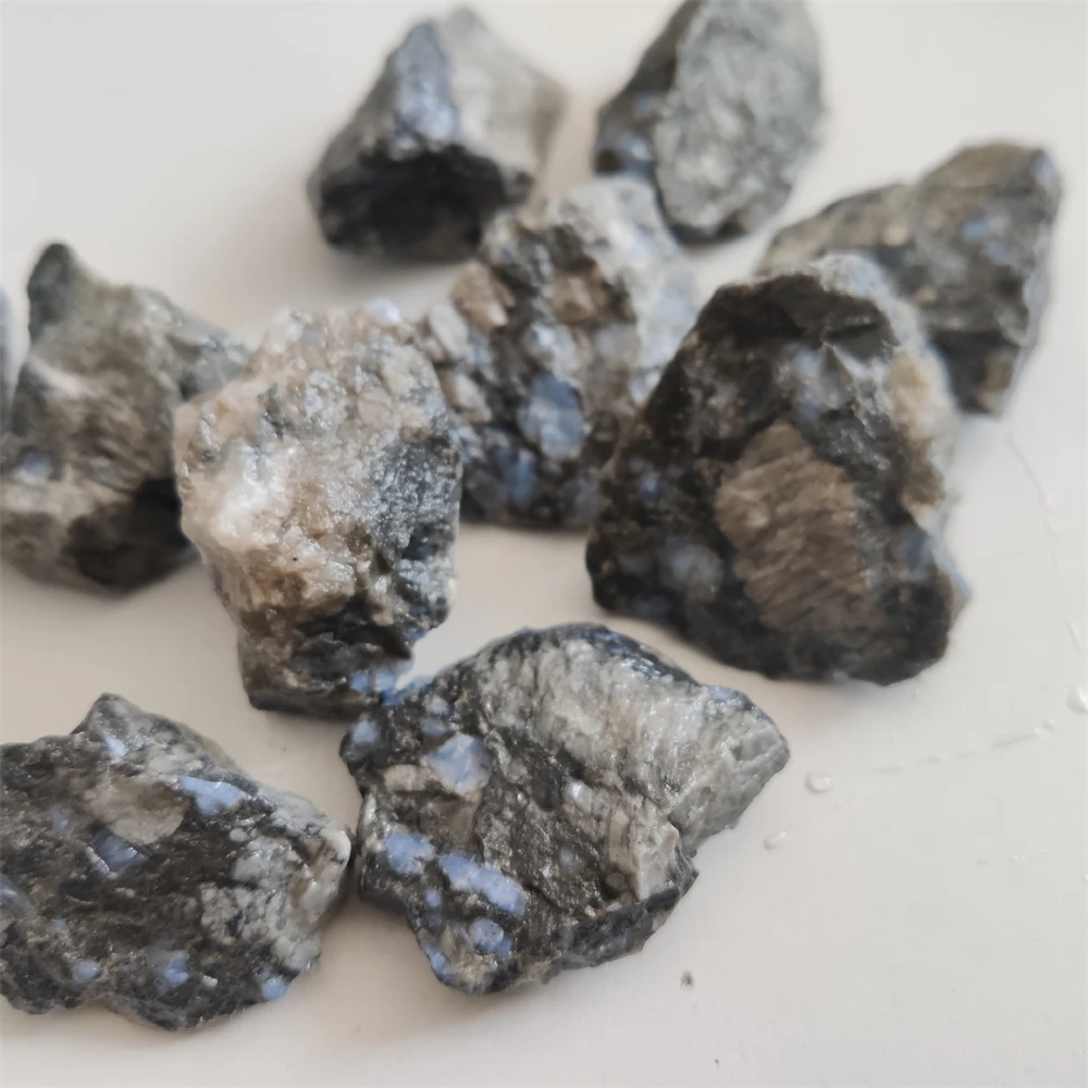 

Необработанный глаукофан для декора