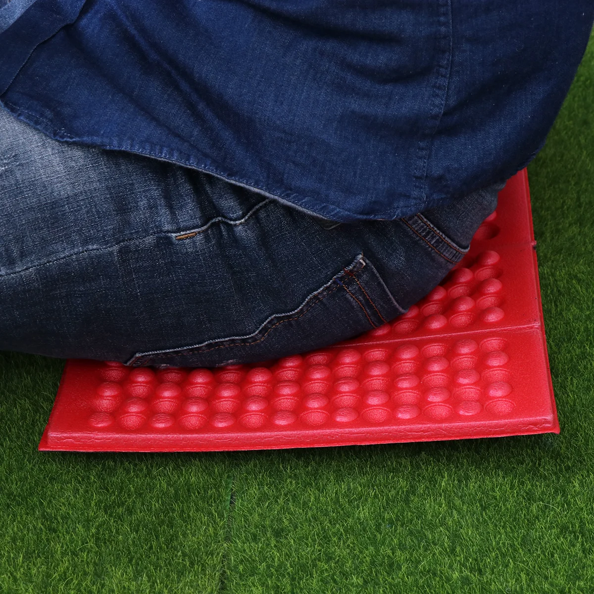 

Outdoor Folding Cushion Mat for Camping Picnic and Hiking - Waterproof and Moisture-proof Pad for Sitting and Sleeping