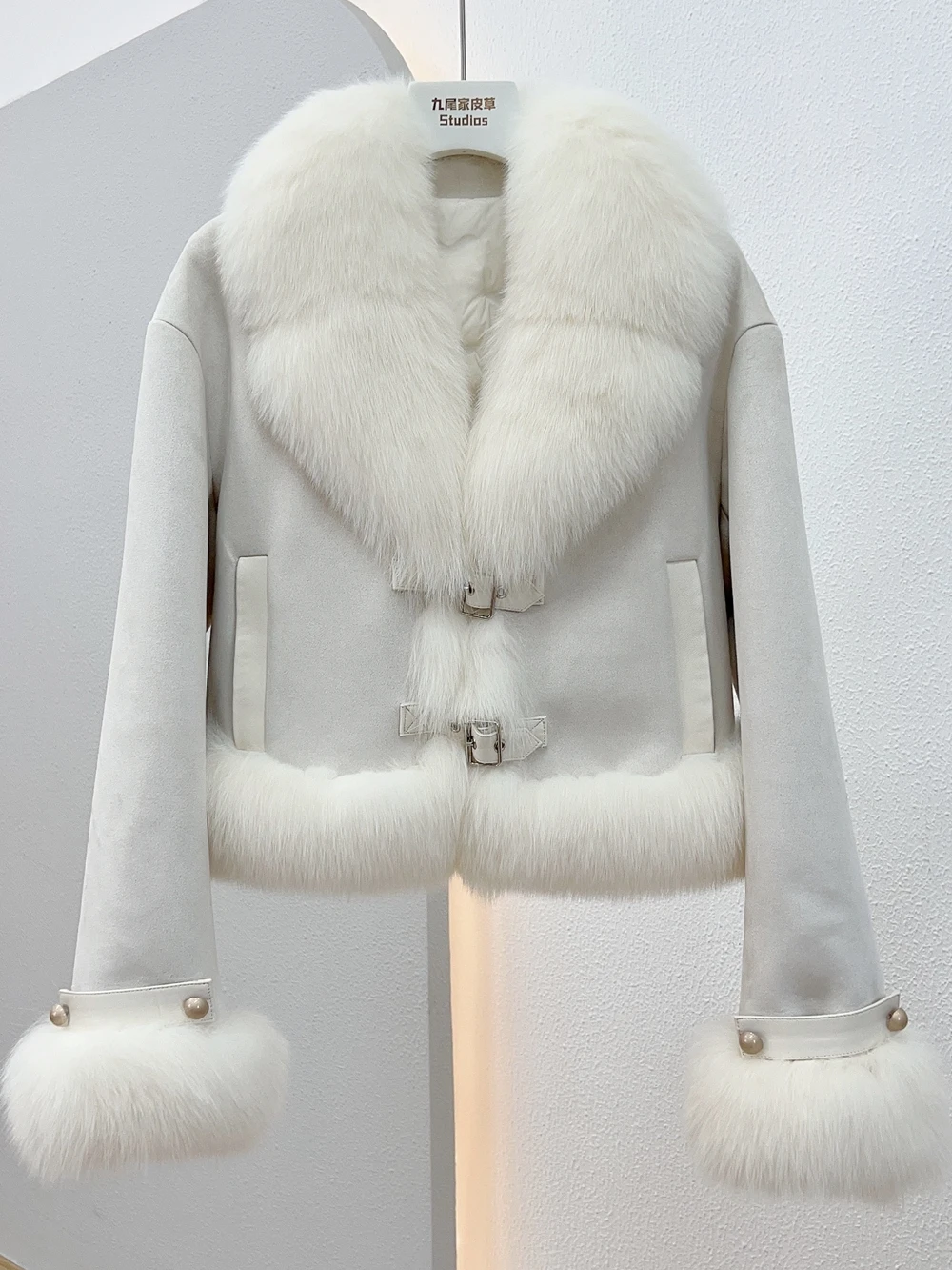 

Новинка 2023, зимнее стильное пальто из лисьего меха, роскошная Высококачественная короткая приталенная куртка из гусиного пуха, повседневный и модный теплый пуховик