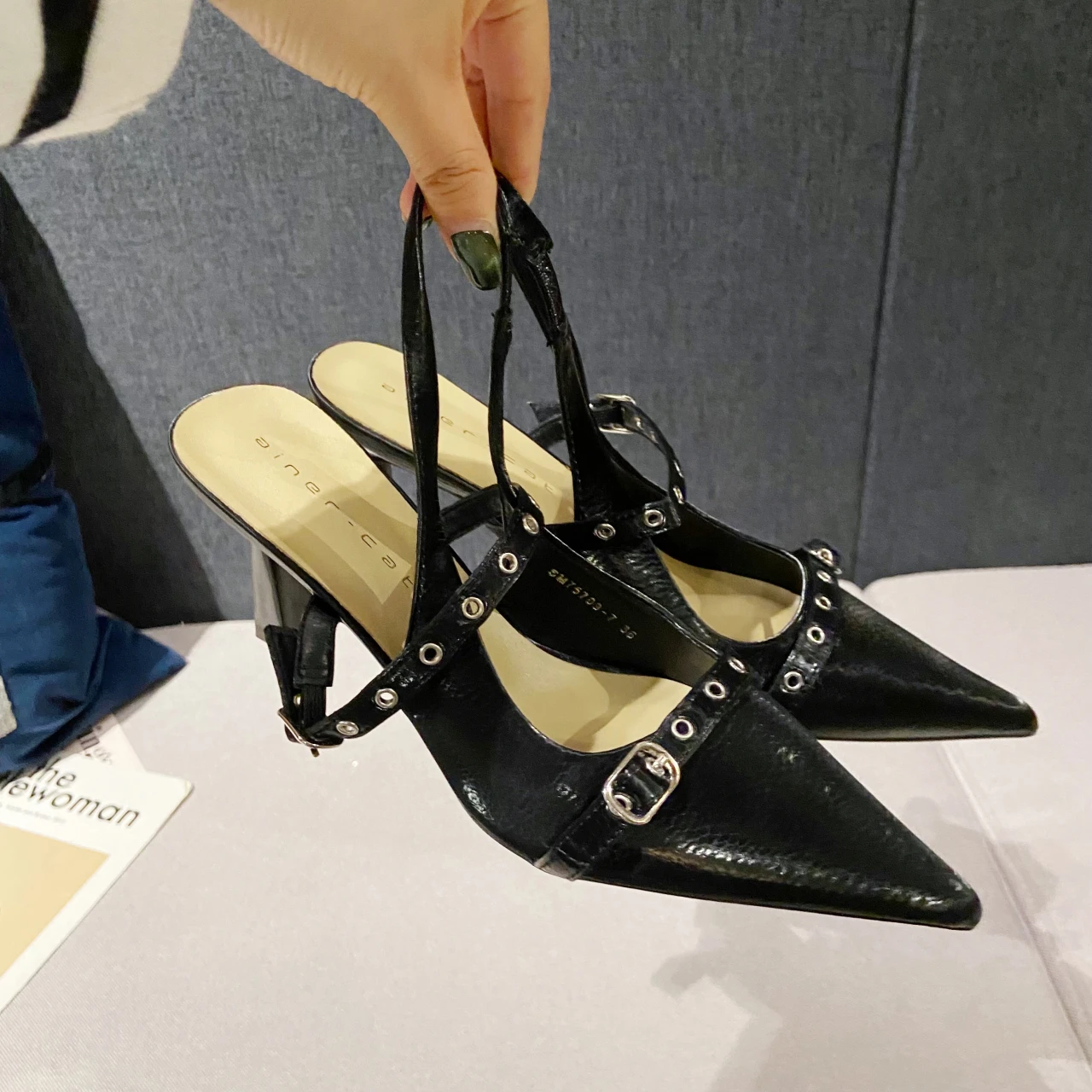 Женские босоножки с острым носком привлекательные летние туфли на высоком