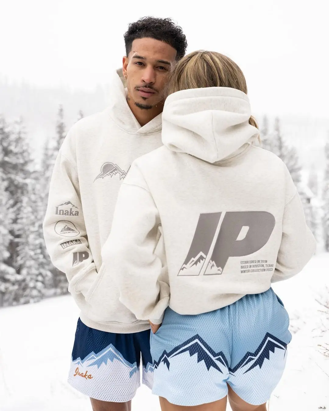 

Amazon's new shorts for men's Fitness tripartite Beach pants Mesh breathable quick-drying shorts are knee-high