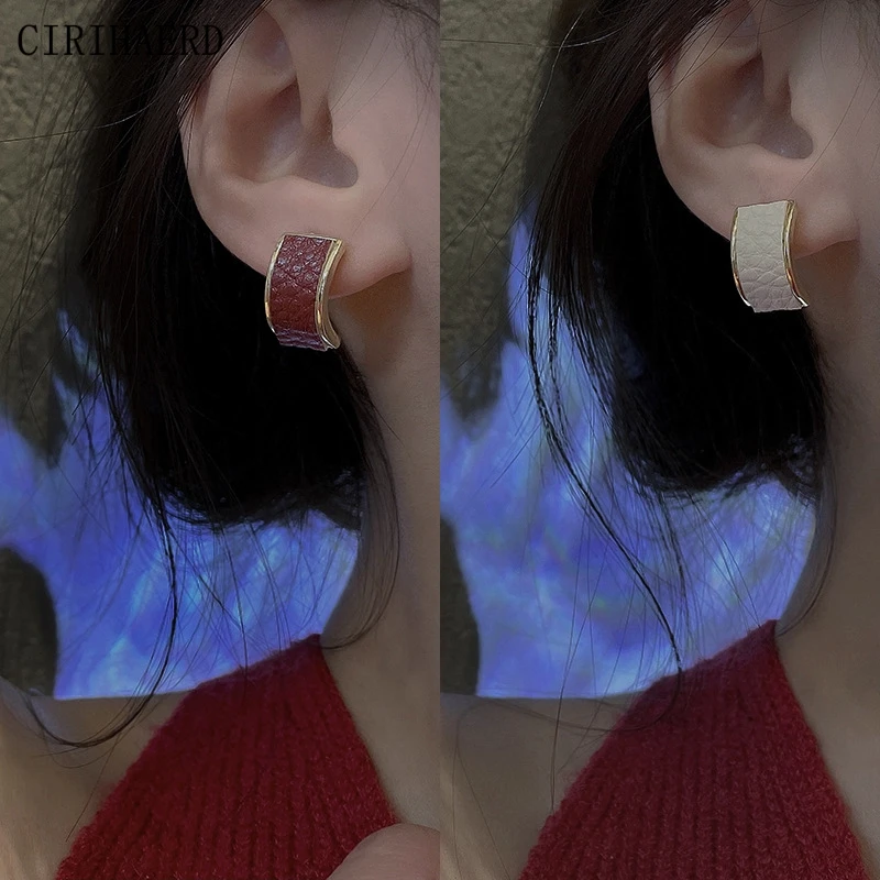 

925 Silver Needle Stud Earring Unusual Asymmetrical Statement C-shaped Leather Women Earrings Fashion Party Jewelry Accessories