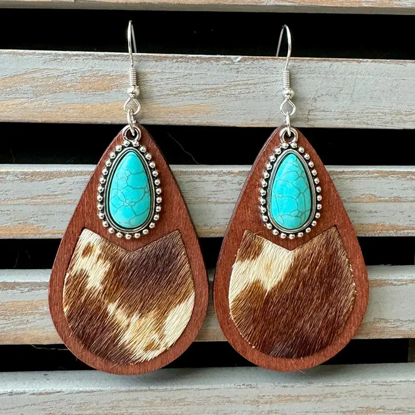 Женские серьги-капельки из натуральной кожи с шевроном