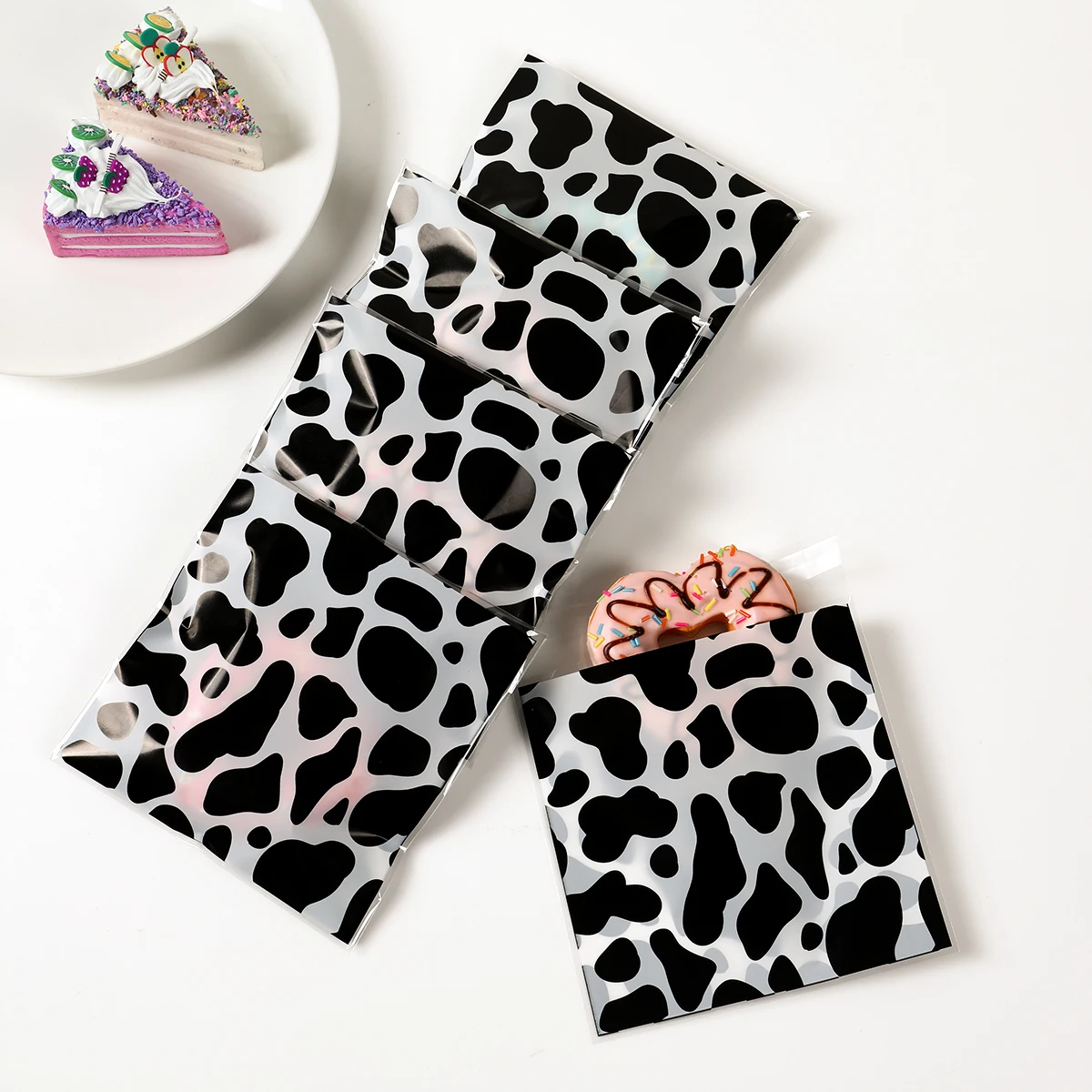 Самозапечатывающийся пакет для конфет в виде коровы 50 шт.