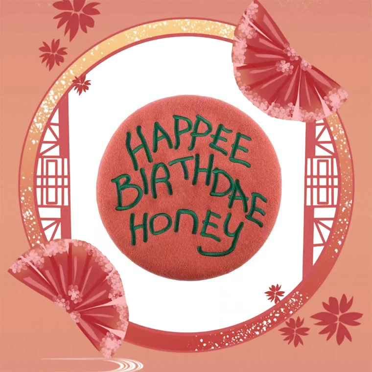 

2023 Birthday Cake Embroidery Beret Big Head Autumn/Winter Warm Pink Wool Alphabet Painter Cap Cute Women's Hats Bonnet