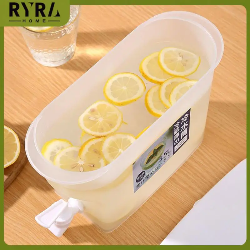 

Manual Drinking Bottle Cold Water Pitcher Food Grade Cold Water Kettle Large Capacity Kitchen Accessories Water Jug Drinkware
