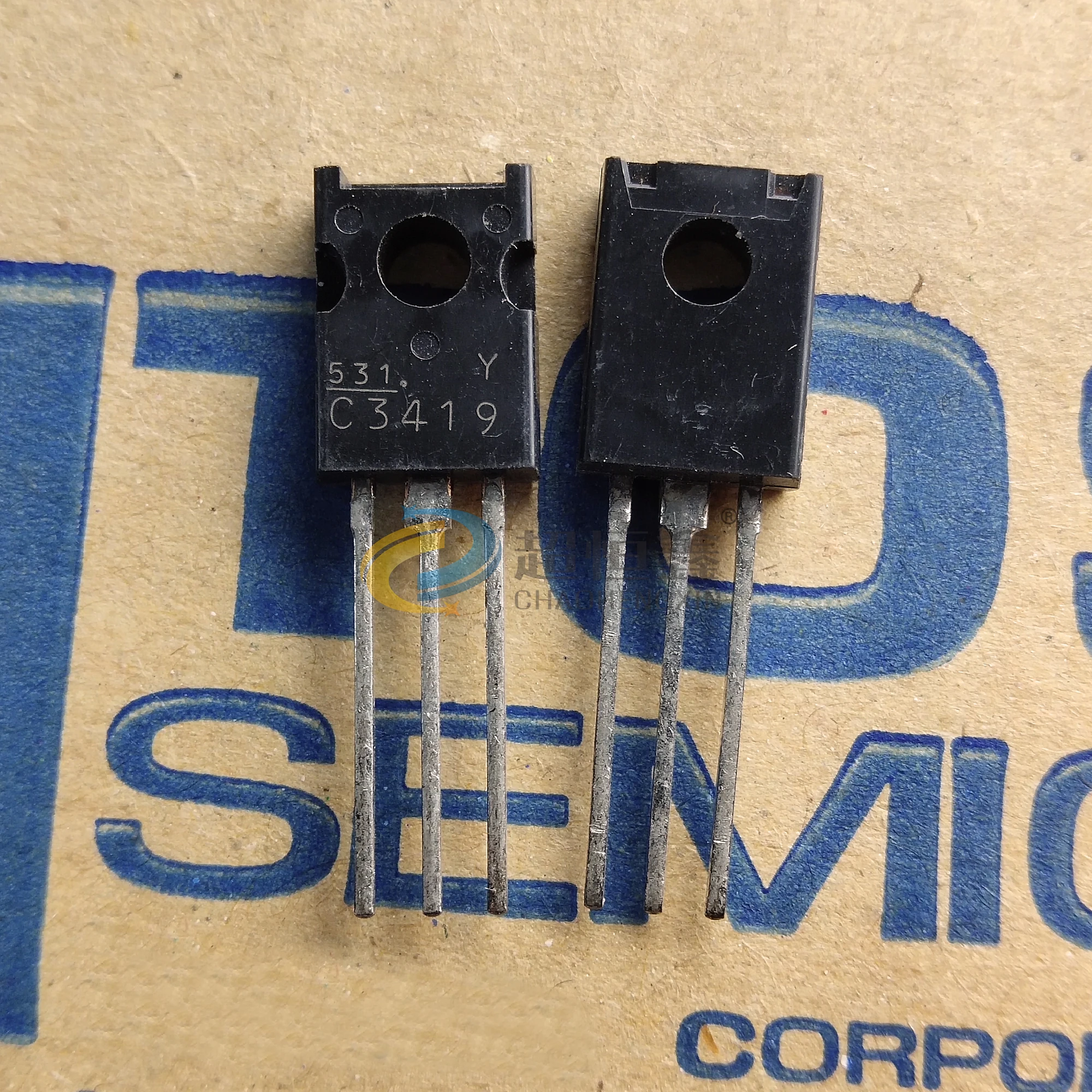 100% оригинальный японский TOS 2SC3419 C3419 Y TO-126F, продается от 1 шт. Не магнитные медные ножки, есть в наличии, настоящие фотографии товара.