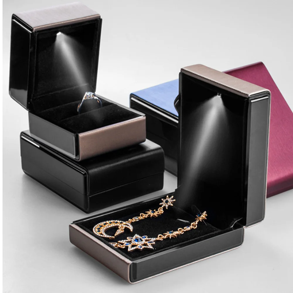

Creative Ring Display Box with LED Light High Brightness Storage Jewelry Brushed Leather Material Proposal Banquet High Quality