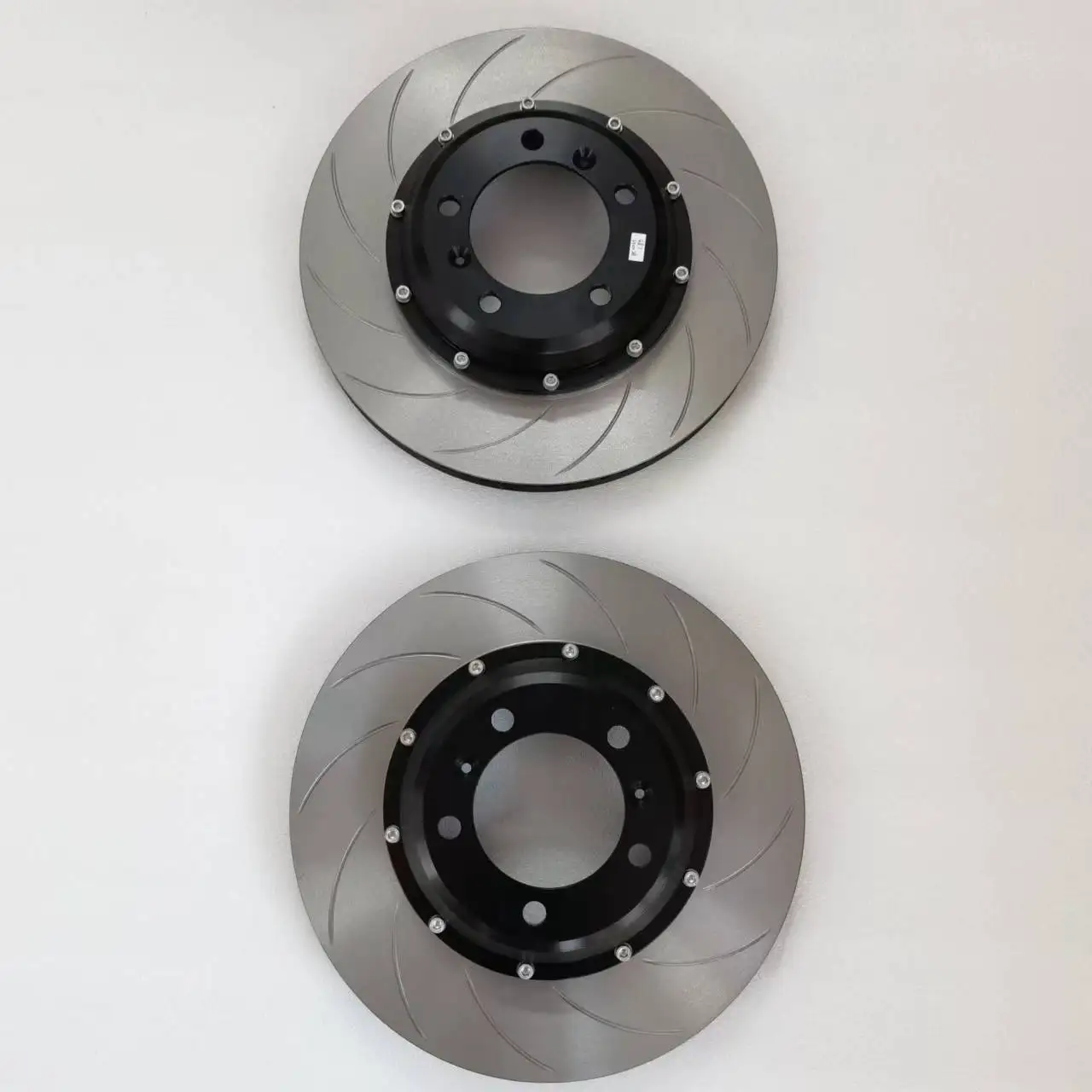 Перфорированный тормозной диск e60. Диск 355 32. Диски тормозные 330 мм 5/120. 355 диск тормозной. Диск 355 32.