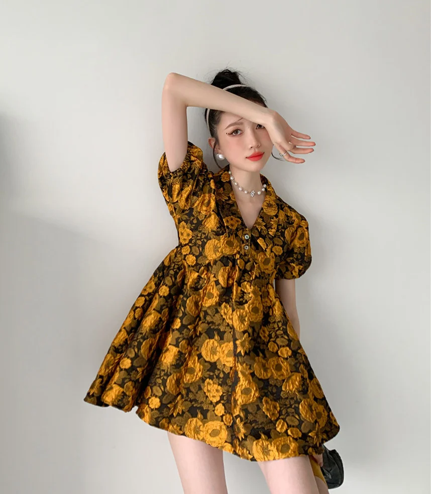 

Dress women summer French 2022 new retro 3D embossed jacquard square neck puff sleeve waist slimming dress