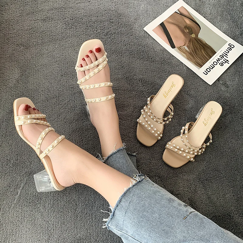 

Блестящие шлепанцы для женщин, женские тапочки, уличные Шлепанцы из искусственной кожи на среднем квадратном каблуке, мюли желе 2022, римские ...