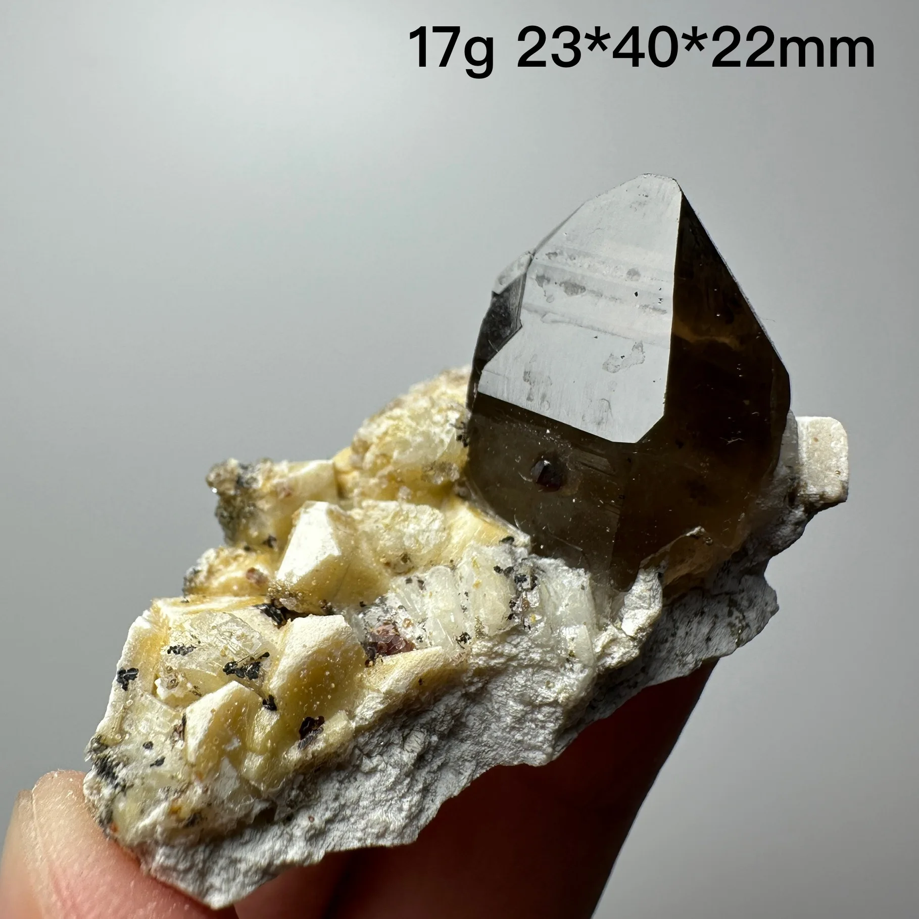 

Хрустальные гранаты