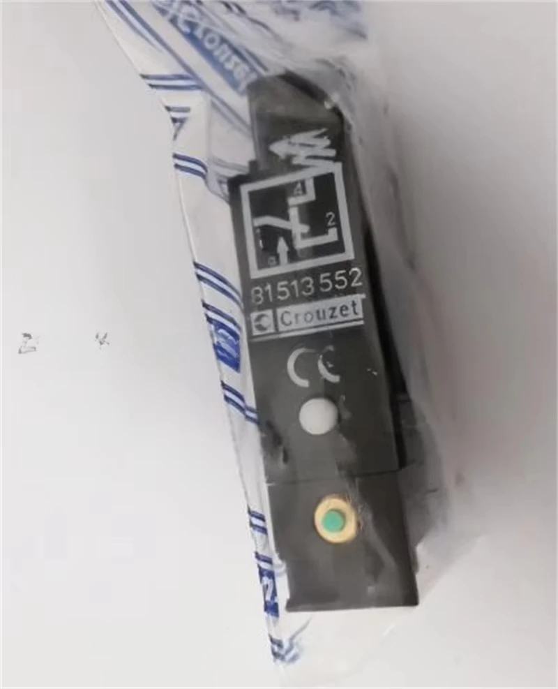 1 шт. 81513552 Совершенно новый оригинальный переключатель давления Crouzet