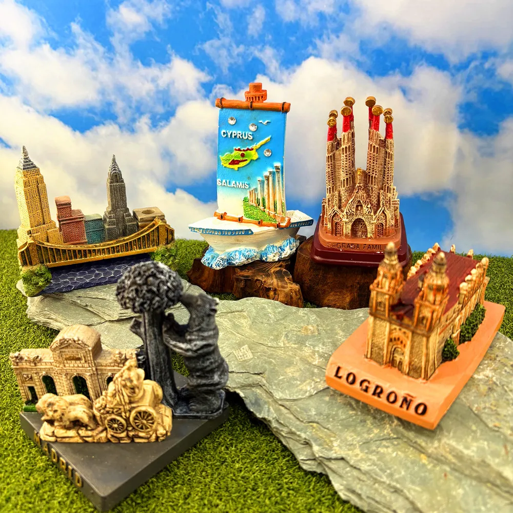 Фото 3D-фигурка из смолы: Саграда Фамилия, Мадрид, Испания, Пуэрта-де-Алькала |   Сувенир с изображением церкви Логроньо (Кипр) для путешествий и декора дома №2