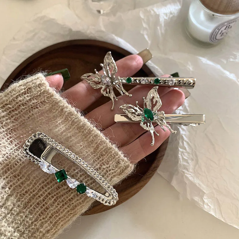 

Emerald Color Rhinestone Butterfly Hair Clip Metal Hollow Top Clip Bangs Side Clip Women Simple Fashion Hairpin Hair Accessories