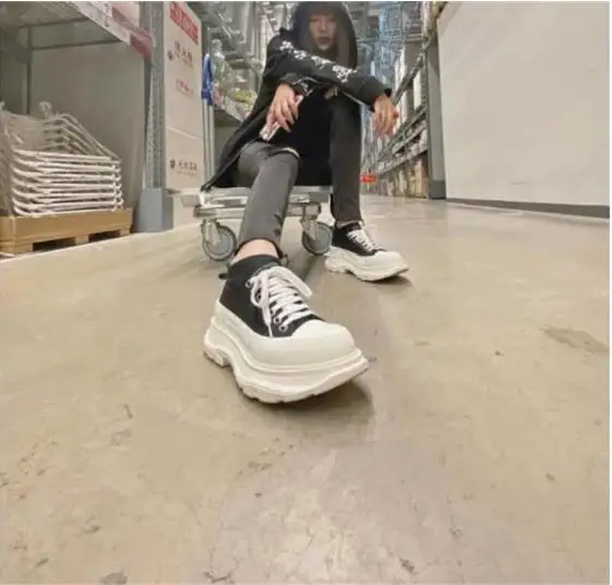 2022 New Men and Women Couple Vulcanized Shoes High Quality Thick Sole Canvas Sneakers Casual Round Toe Lace-Up Flats