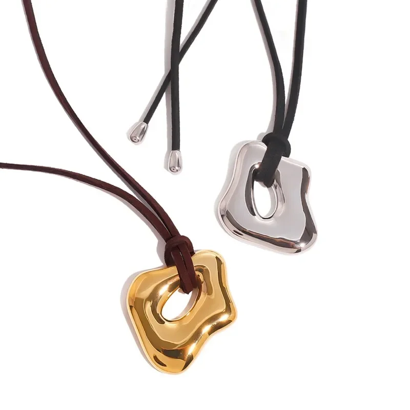 Женское ожерелье с подвеской