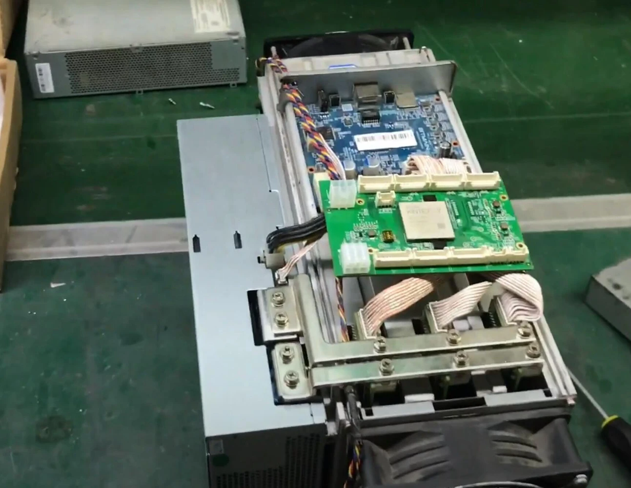 

Overlocking Bitmain Antminer S19 S19Pro 95T/110T Over Clock Control Board Air Cooling Up to 115T/135T
