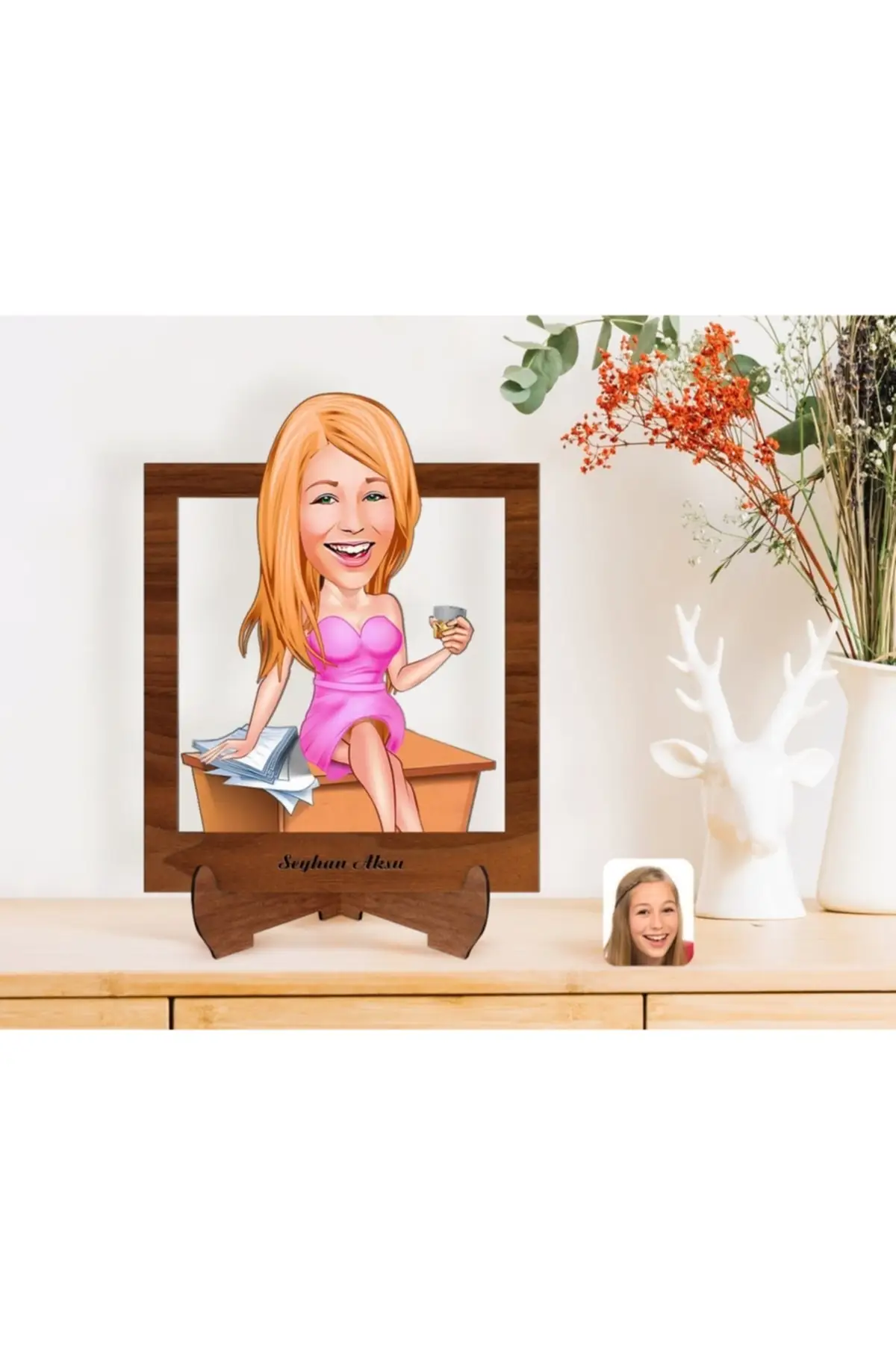 

Personalized Male foam Round Wooden Stand trinkets-1