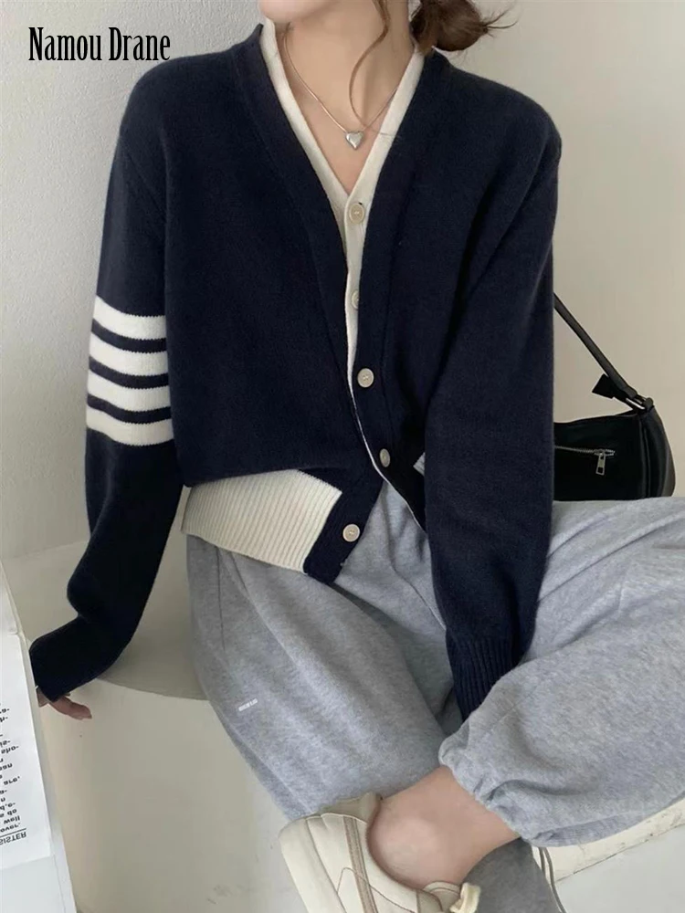 

Namou Drane Fake Two V-neck Knit Cardigan Loose Lazy Wind Bump Color Sweater Design Sense Niche Top Coat 2022 New