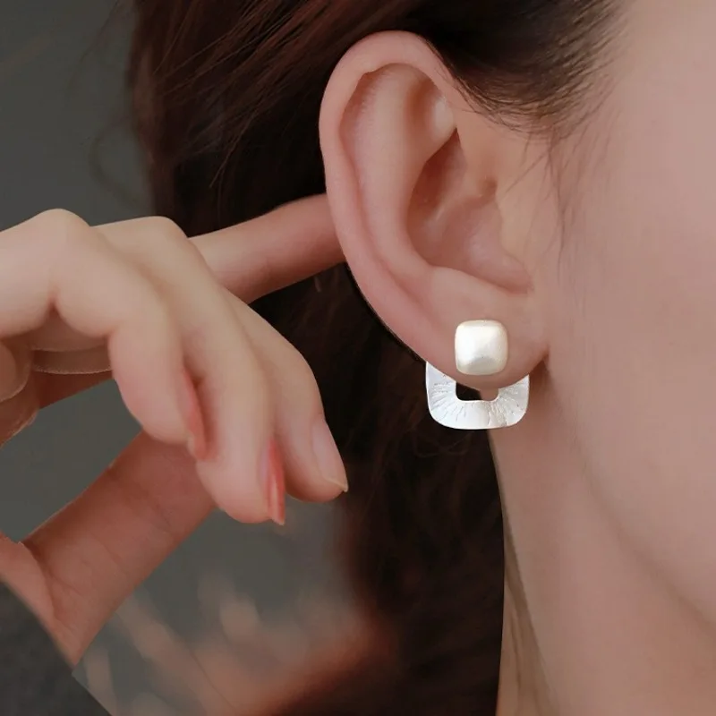 Женские серьги-гвоздики геометрической формы из серебра 925 пробы