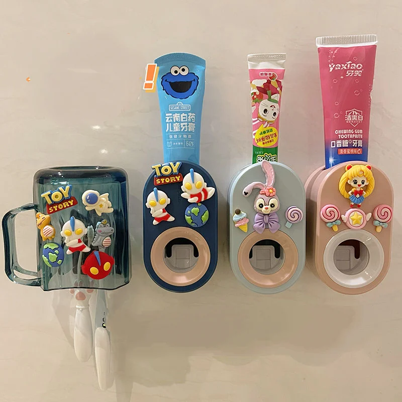 

Hello Kittys Sanrioes A Set Tooth Cup Kawaii Toothpaste Squeezer Student Kids Cartoon Doraemon Stellalou Linabell Brush Cup Gift