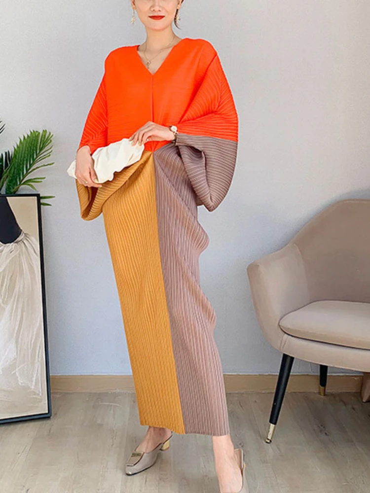 

New Summer Pleated Dress Women's Contrast Stitching V-neck Skirt Loose Fashion Temperament Bat Sleeve Long Skirt Dresses Women