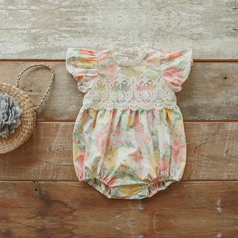 

2022 Summer New Strawberry Shan Baby Girl Lace Fungus Collar Printed Puff Sleeve Jumpsuit Boutique Clothing Simple Style