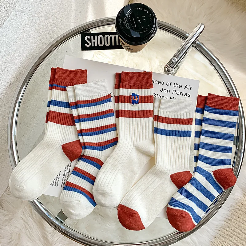 

Женские носки средней длины в полоску, с вышивкой