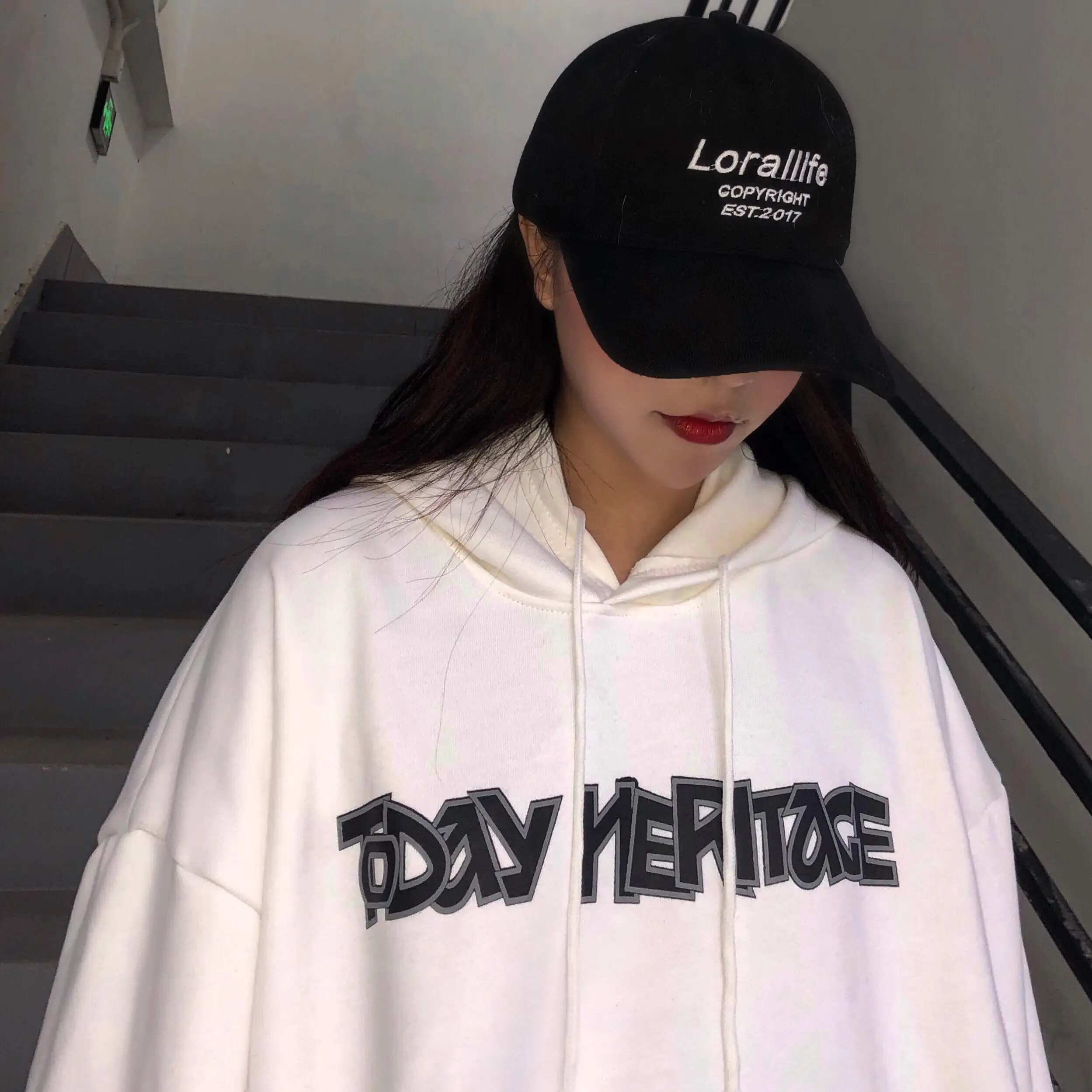 

Autumn and Winter New Korean Fashion Trend Retro Loose Simple Casual Wild Letter Printing Hooded Solid Color Sweater