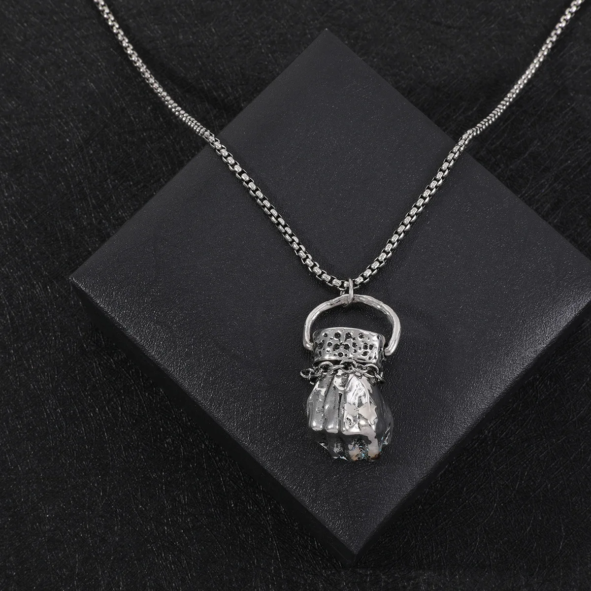 Necklace Brave Fist Power Holds The Fist Necklace Chain Pendants Punk Rock Hip Hop for Male Boy Fashion Jewelry Gift