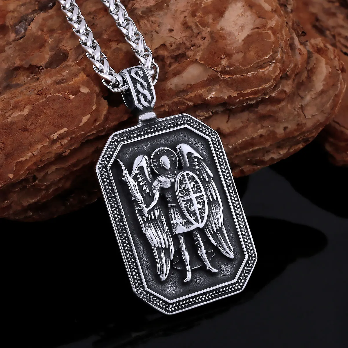

Fashion Retro Egyptian Mythology Pharaoh Shield Viking Necklace Nordic Men's Stainless Steel Amulet Pendant Party Jewelry Unisex