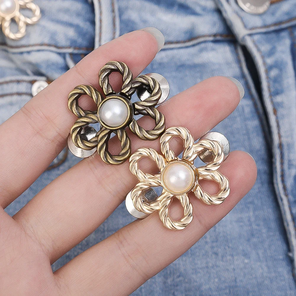 Женская брошь с цветком цвет в ассортименте