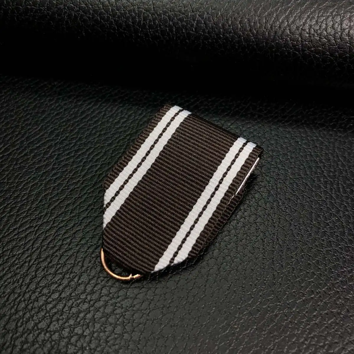 

Триколорная лента для медали