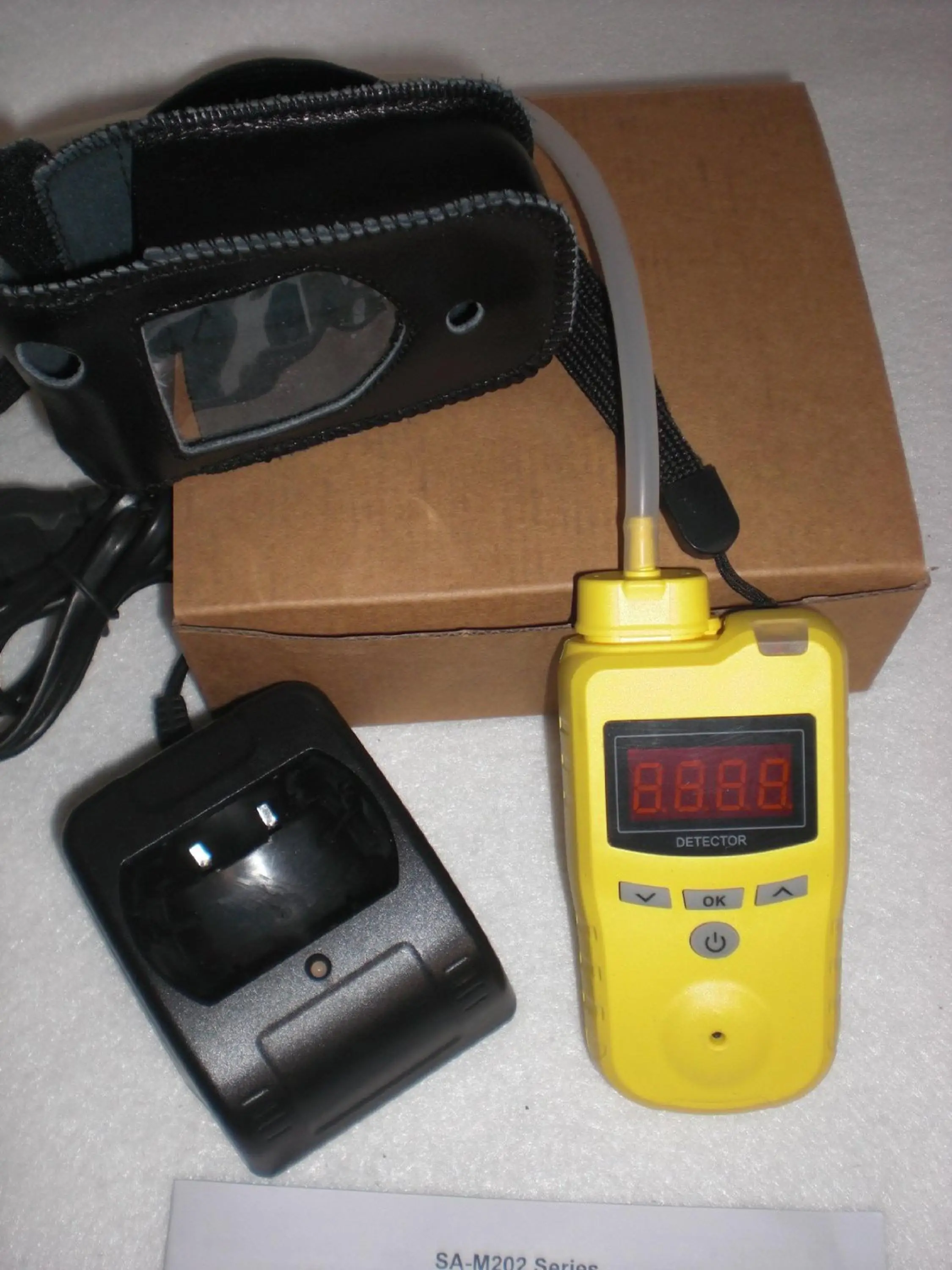 Portable LPG gas detector, handheld methane gas analyzer combustible LPG gas monitor enlarge